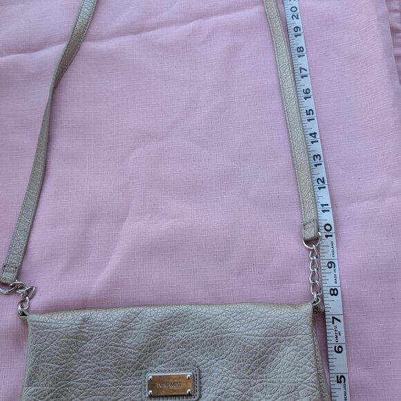 Little shimmery taupe moment - Picture 3 of 6